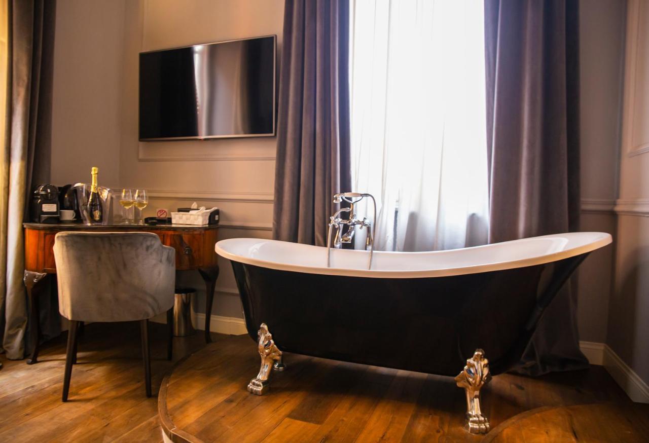 Relais San Lorenzo In Lucina Pensión Roma